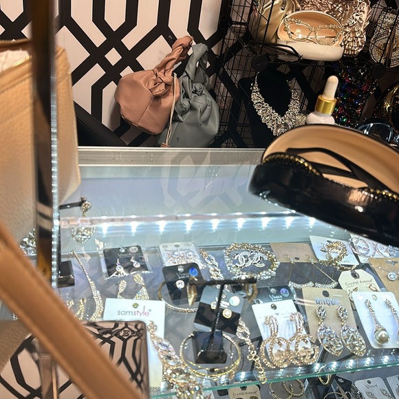 A Tan clutch handbag leather - Picture 10 of 10